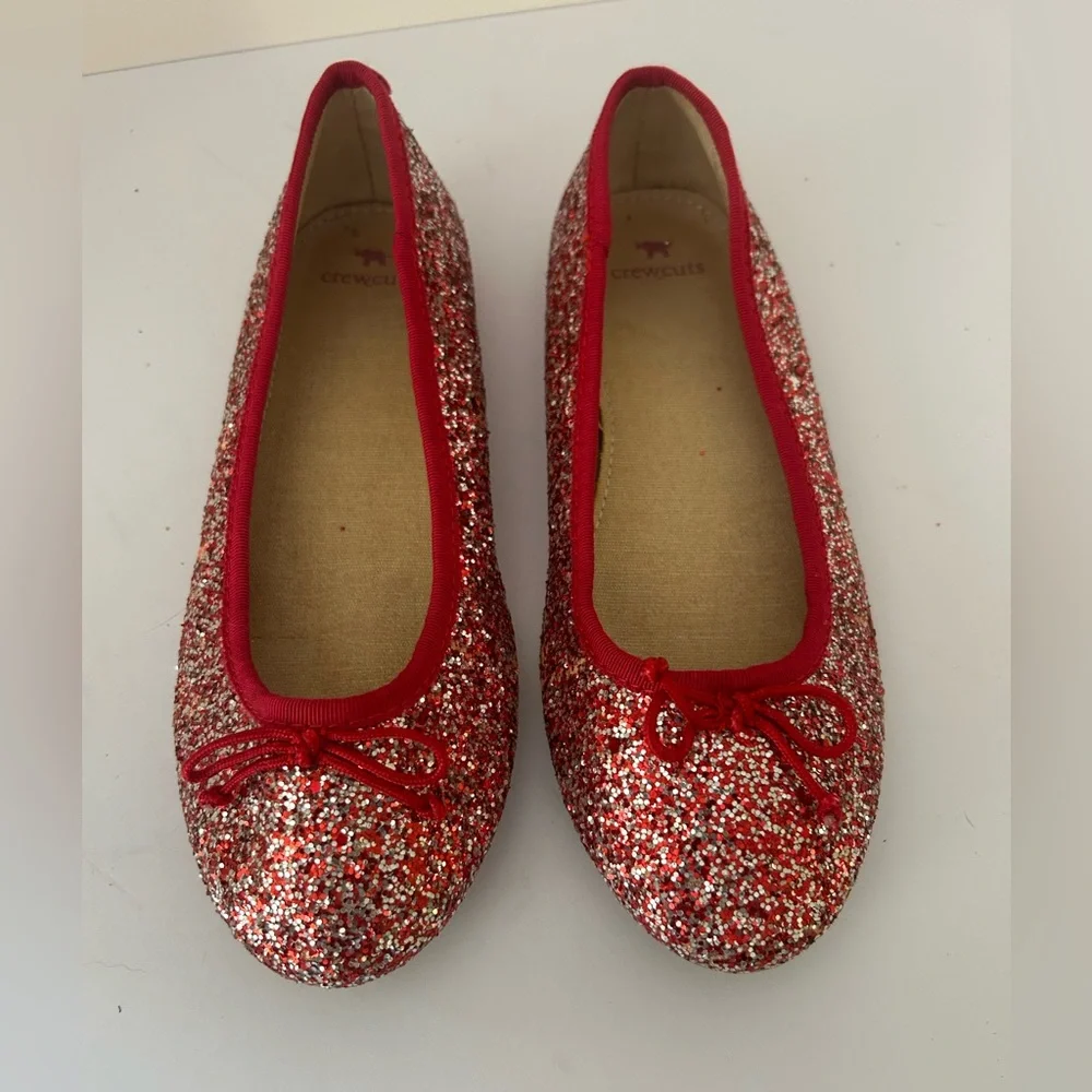 Crewcuts Girls red trimmed sparkly ballet flats. Size 4Y.